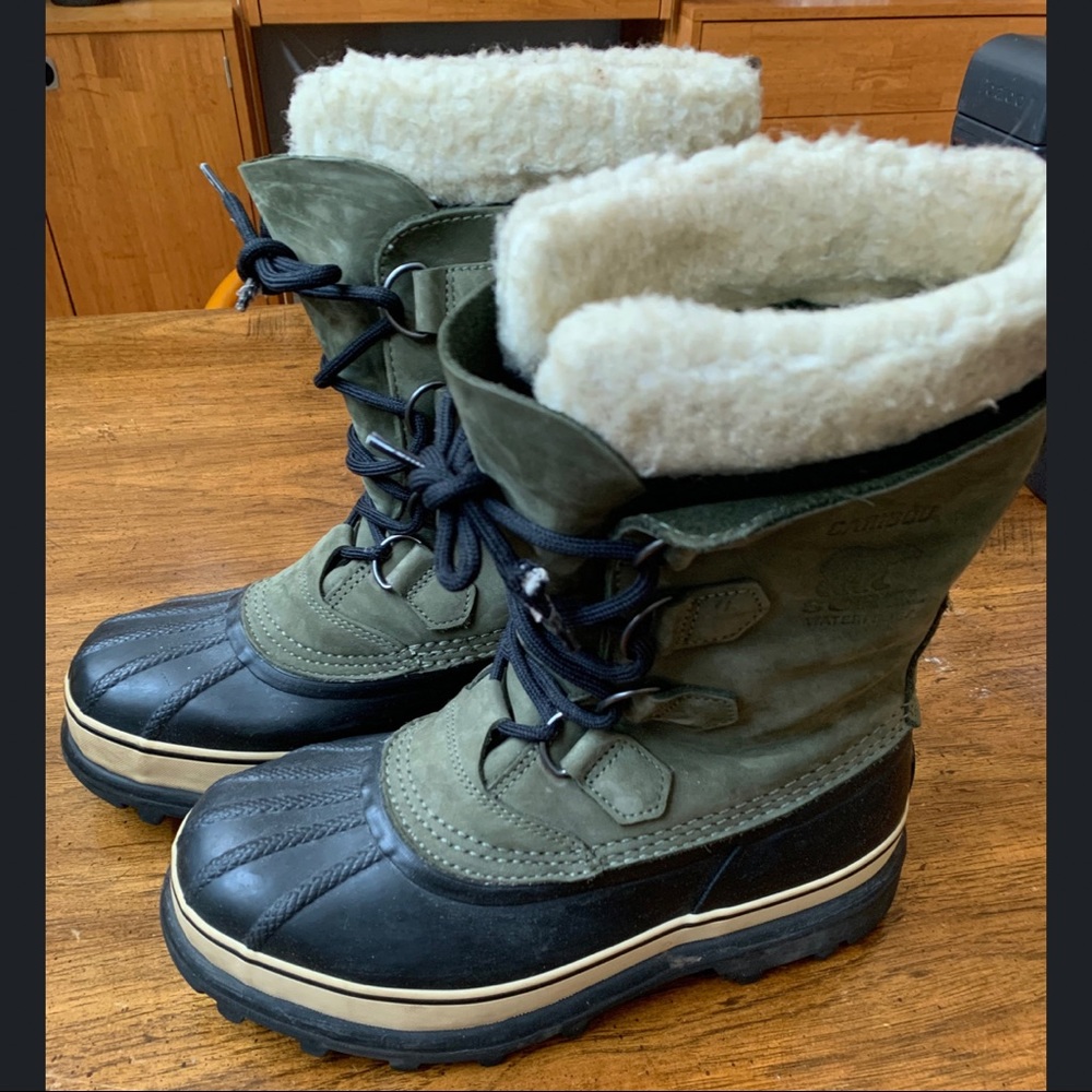Sorel Caribou 8M, Peatmoss, Like New!